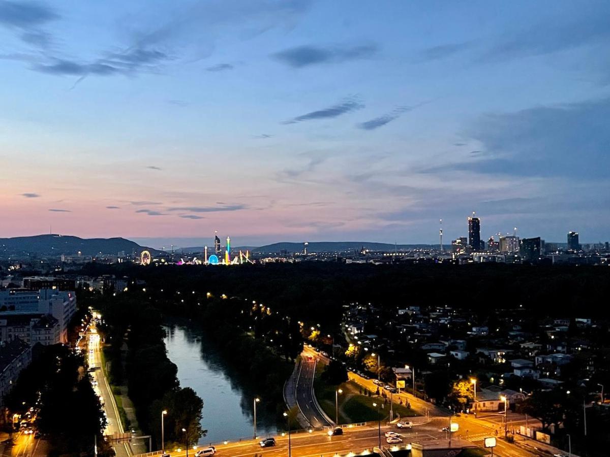 TrIIIple Level 20 - Sonnenwohnen Apartment mit Parkplatz und fantastischem Ausblick Wien Exterior foto