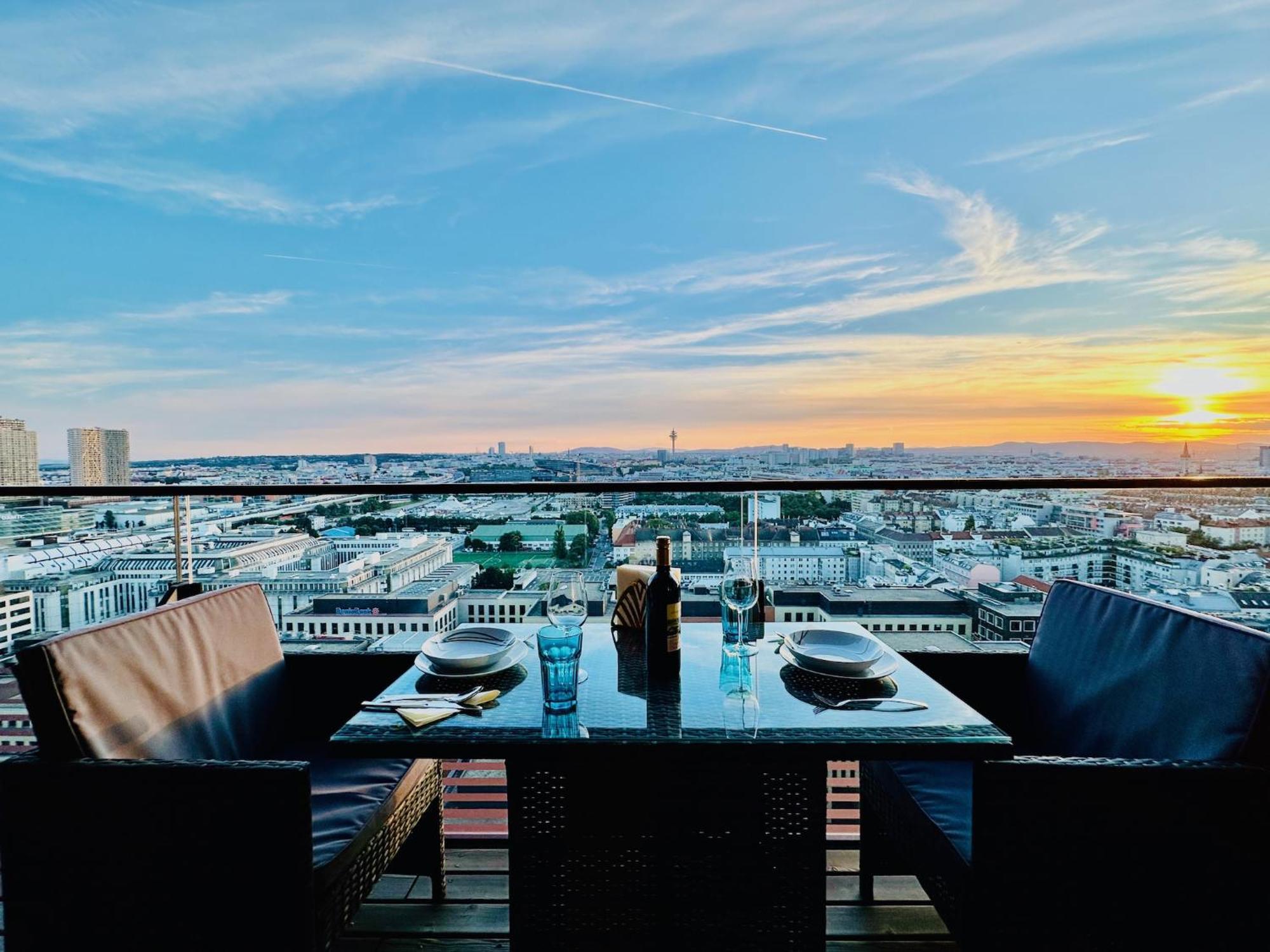 TrIIIple Level 20 - Sonnenwohnen Apartment mit Parkplatz und fantastischem Ausblick Wien Exterior foto