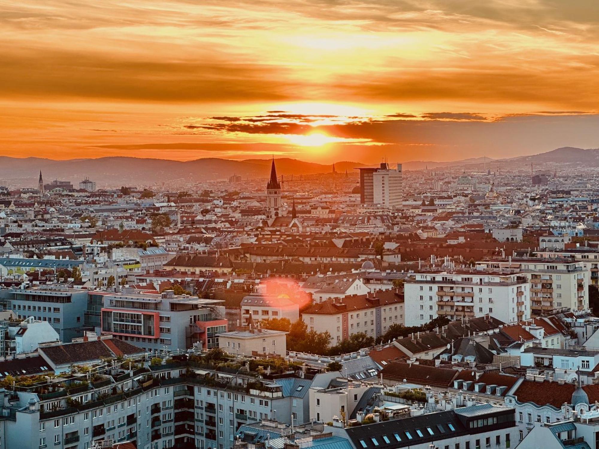 TrIIIple Level 20 - Sonnenwohnen Apartment mit Parkplatz und fantastischem Ausblick Wien Exterior foto